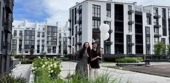 Білий Шоколаd Development Holding